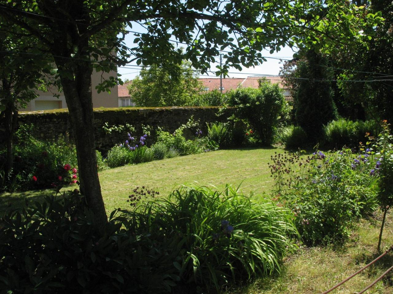 Les Jardins De La Grange Bed & Breakfast Rezonville Exterior photo